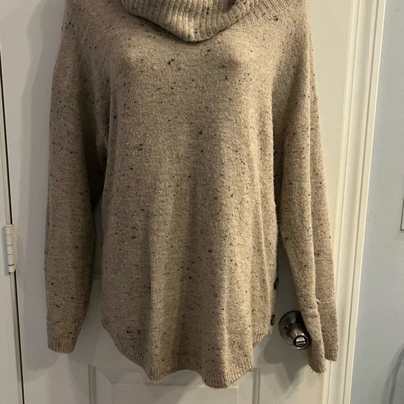EUC! Cozy oatmeal Beige Cowl Neck Sweater with side buttons Size Large - Picture 7 of 14